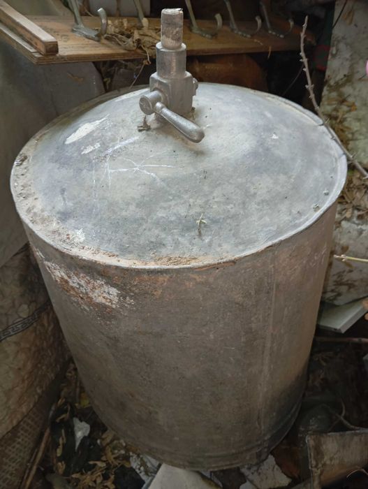 Продам бак для душа.цена 155т.