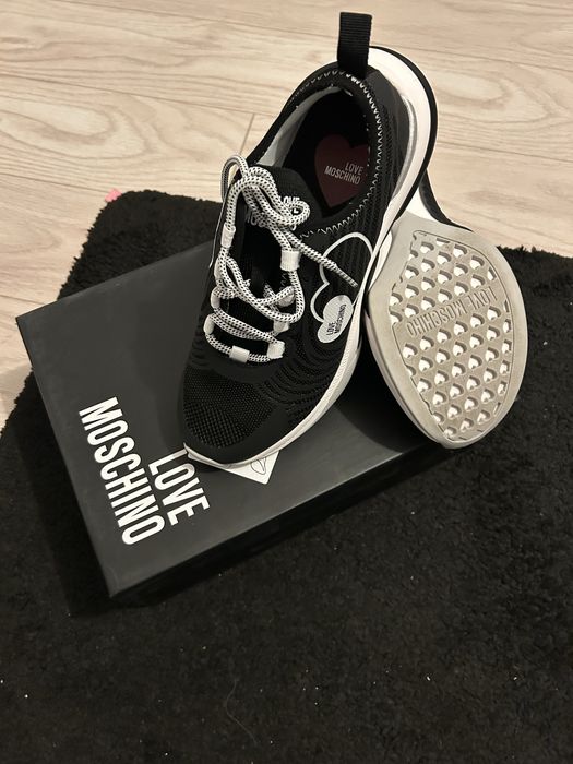 Adidasi dama Love Moschino