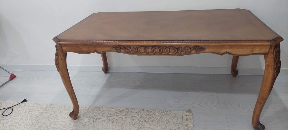 Продается стол для гостиной