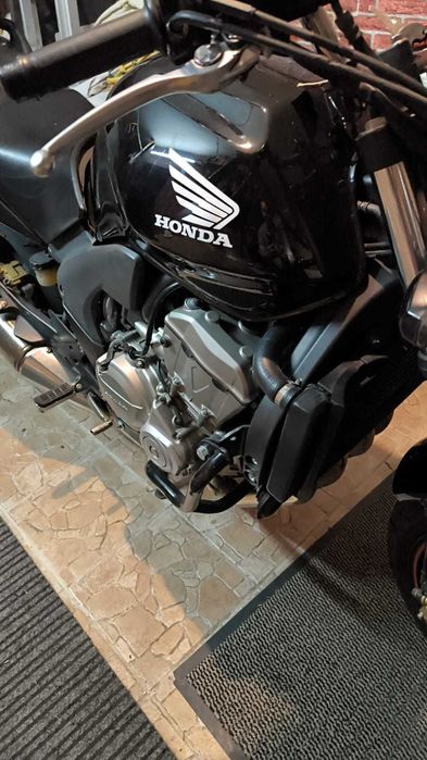 Honda CBF N 600 an fabricatie 2010 sau schimb cu maxi scuter dupa 2018