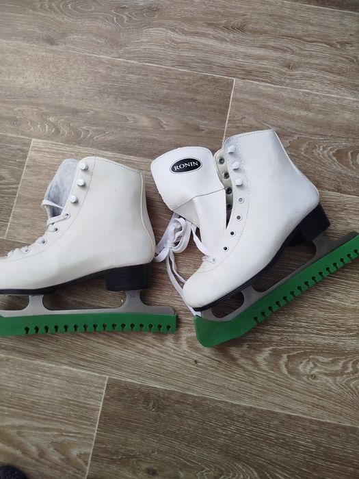 Продам детские коньки 36 р