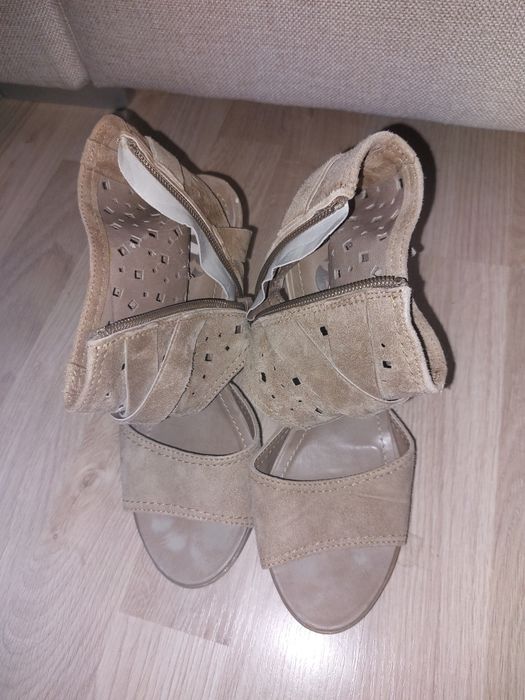 Botine decupate 37, Bata, din piele