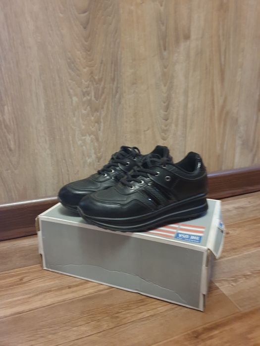 Продаю сапоги женские