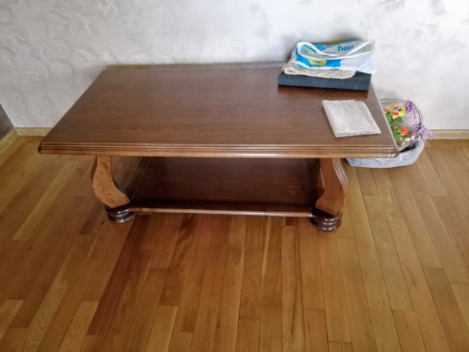 Маса  холна от естествен фурнир , масивна