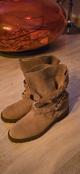 Ghete din piele întoarsă