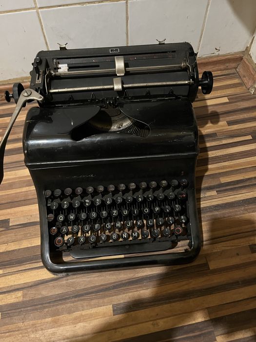 Masina de scris impecabila