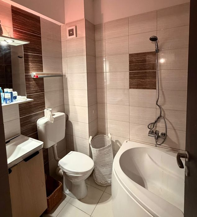 Inchiriez garsoniera ,apartament Militari Residence. Str. Tineretului