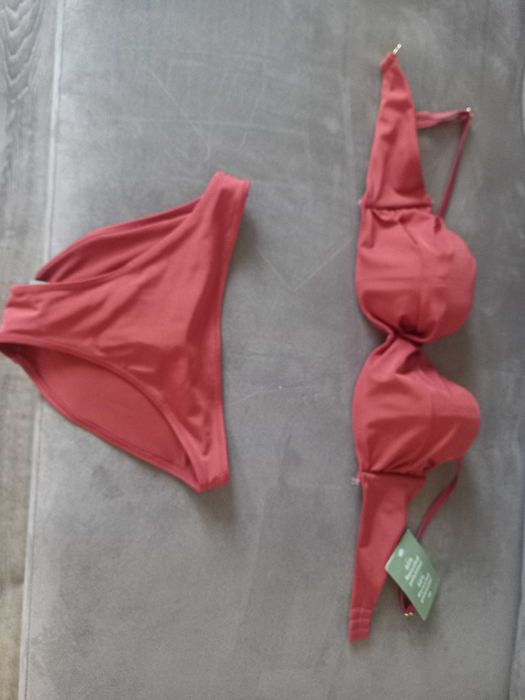 Нов бански H&M от две части