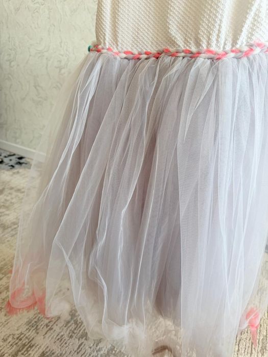 Продам.    платье.