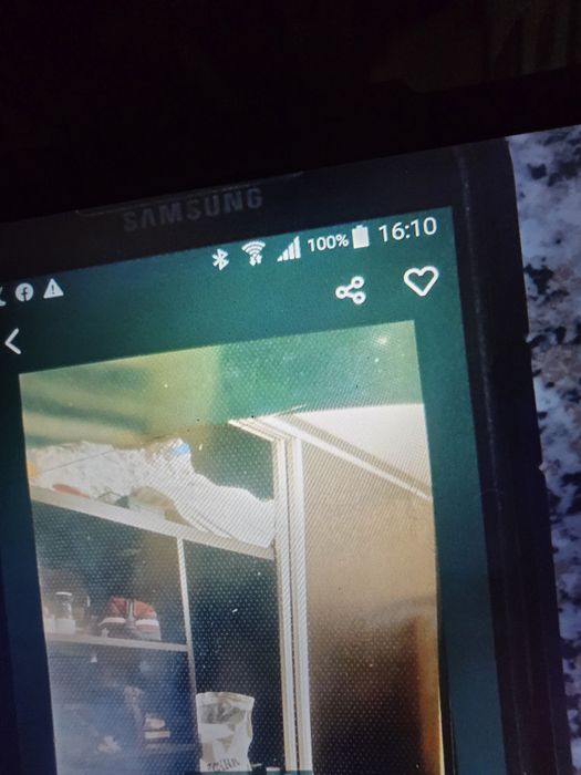 Vănd sifonier cu usi glisante .