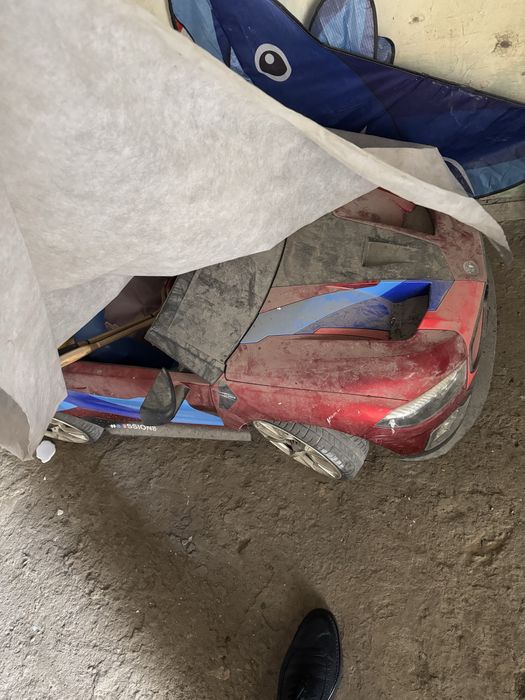 Bolalar mashinasi elektromobil xolati ideal kop yurmagan.