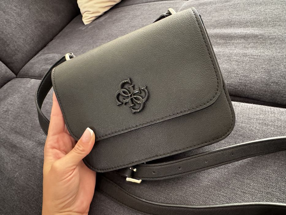 Оригинална дамска чанта GUESS