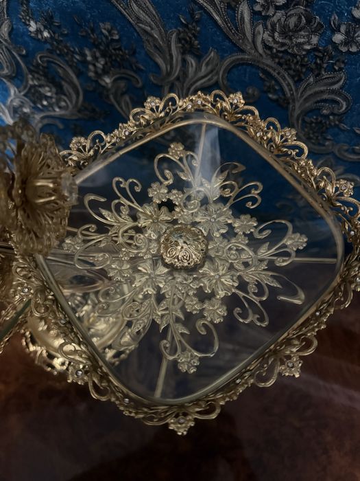 Золотая подставка