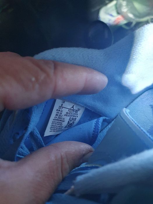 Пара оригинальных обуви продаётся