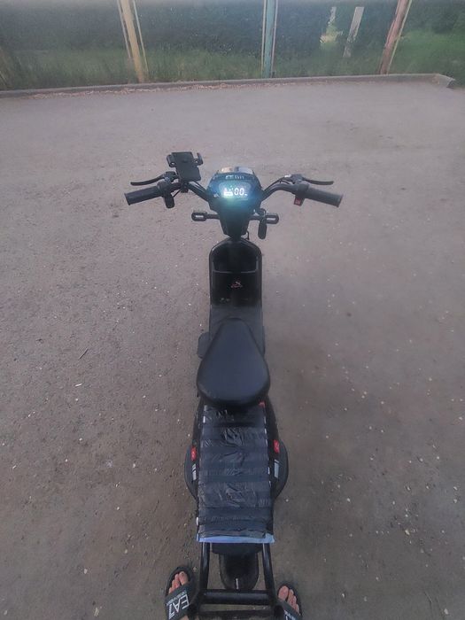 Продам скутер ск8