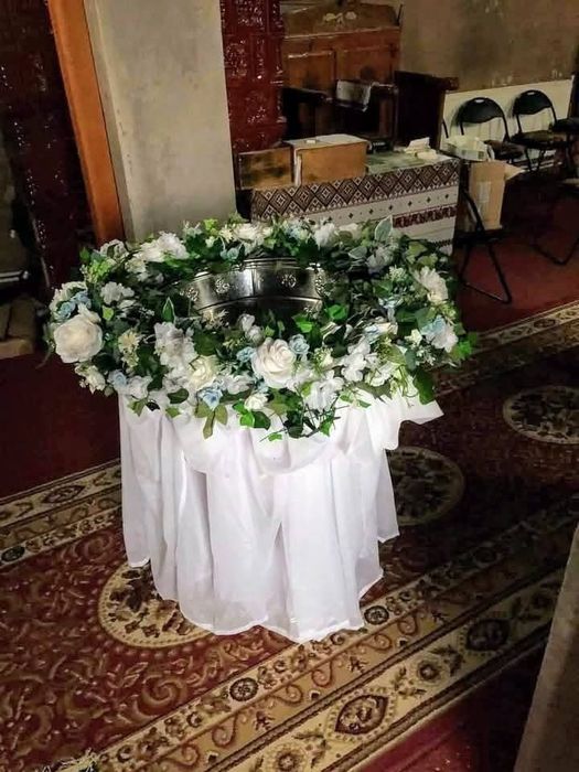 Ofer spre închiriere,, Decor cristelniță " in zona Roman,judet Neamț.
