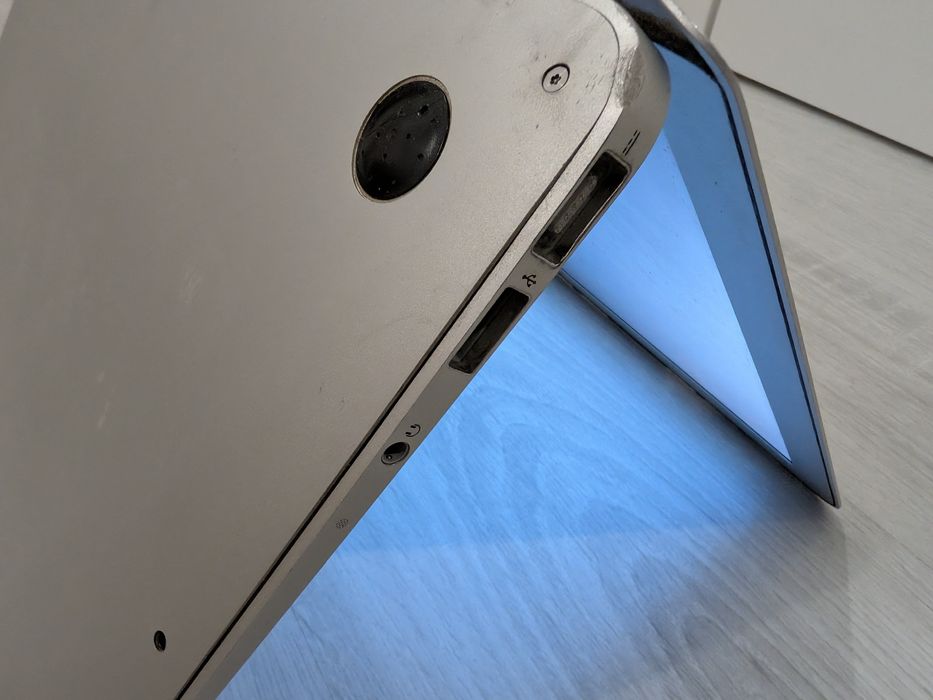 MacBook Air A1369 pentru piese – pornește, date șterse