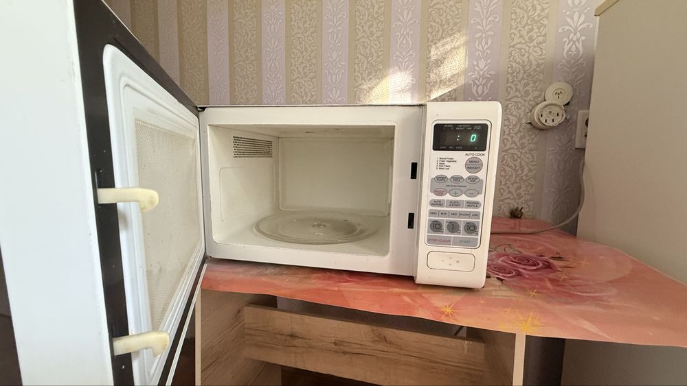 Продается микроволновая печь