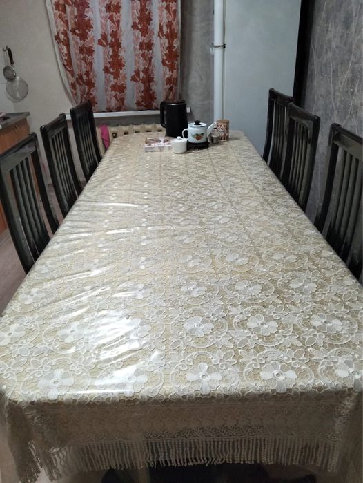 Стол в гостинную