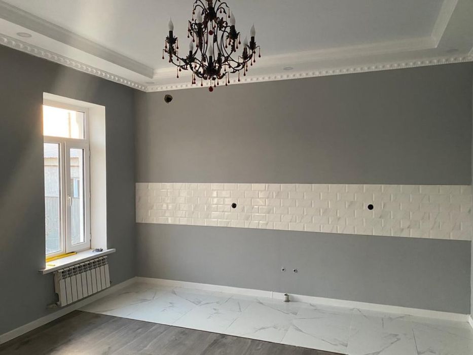 Поклейка обоев и покраска потолка