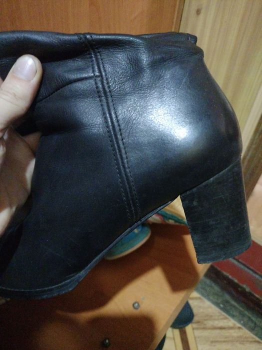 Распродаем одежду после закрытия магазина.