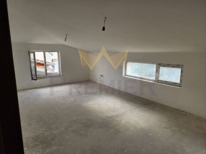 Продава се Тристаен апартамент в Царево - 90 кв.м за 555 €/кв.м - Снимка #2