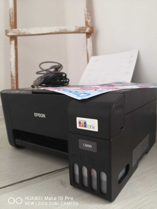 Epson L3200: заправлен и готов к работе