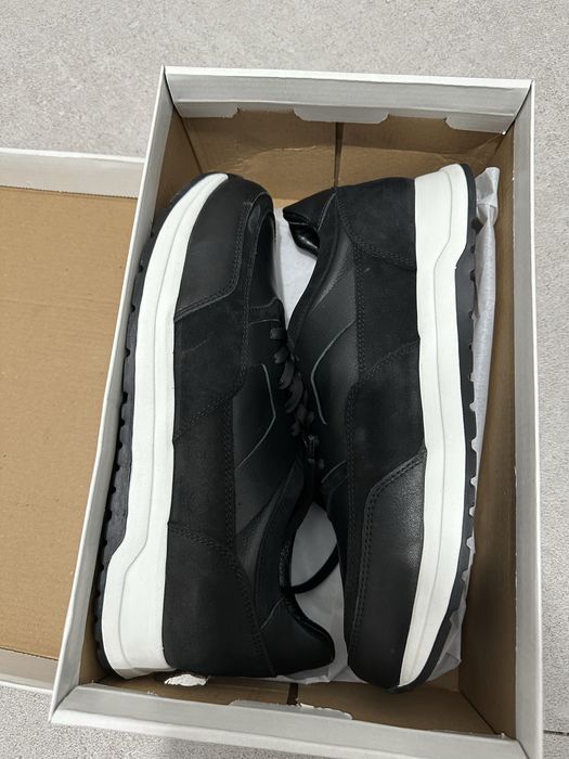 Кроссовки новый ………