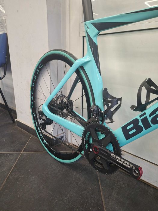 Шосеен карбонов велосипед Bianchi Oltre comp
