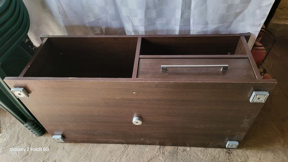 Продавам шкаф за телевизор