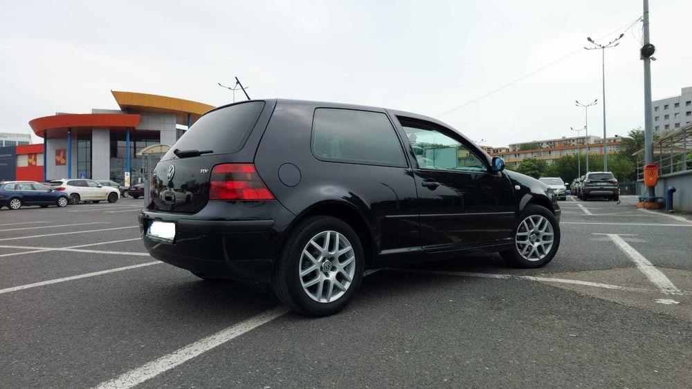 VW Golf 4 TDI (2002) • Unic prop RO • Inundat parcare Bucuresti • Vopsea originala, tinut in garaj • Piese de top incluse