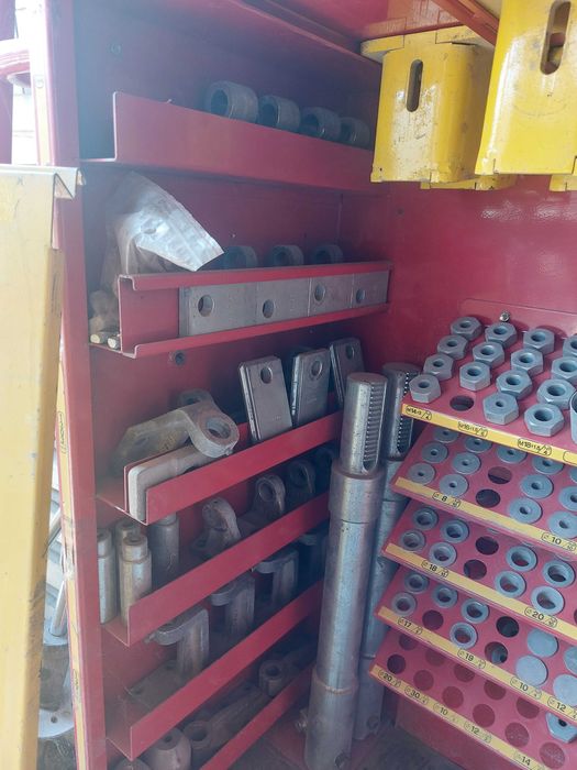 Стенд дозер за възстановяване катастрофирали автомобили