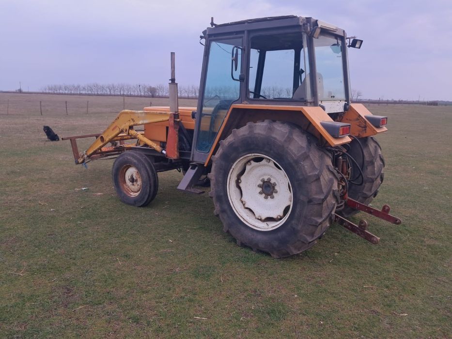 Vând tractor Renault 681S