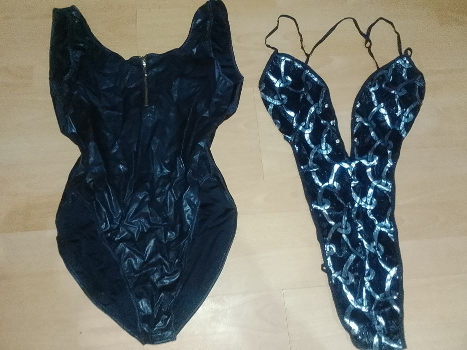 Costume noi de baie cu spatele gol