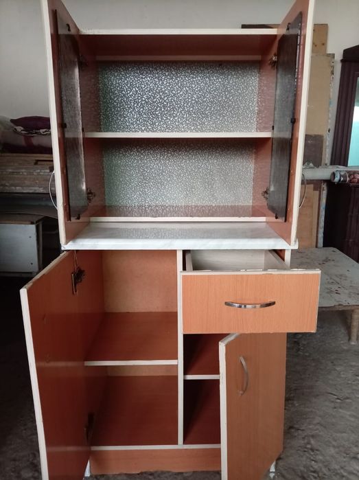 Kuhna mebil sotiladi