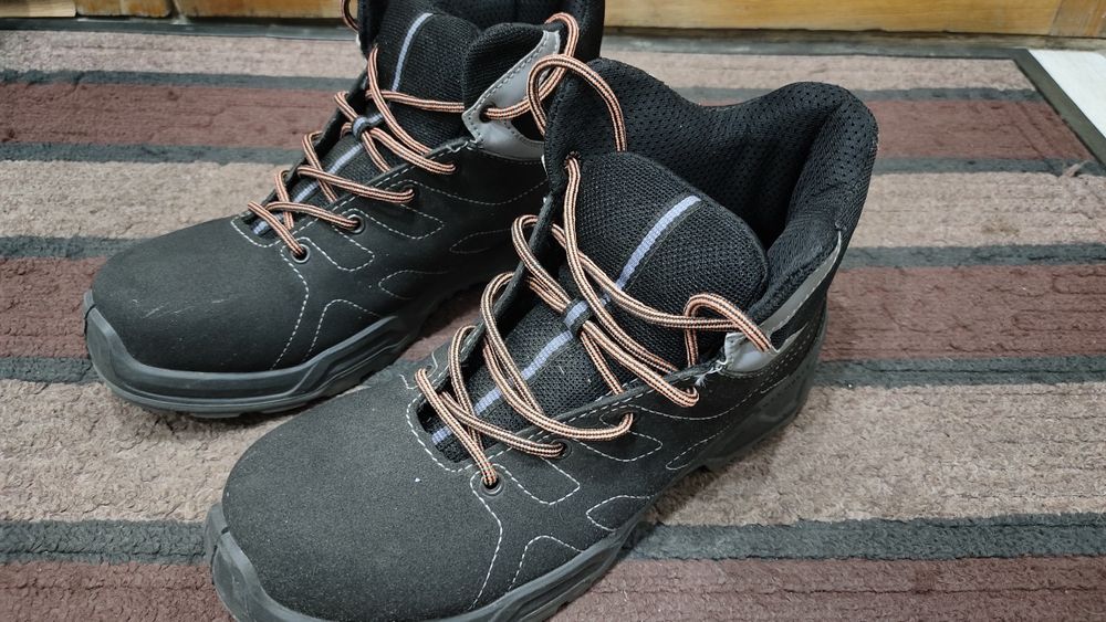 Продам спец обувь