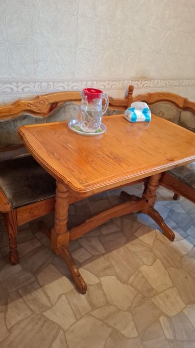 Стол обеденный с угловым диванчиком