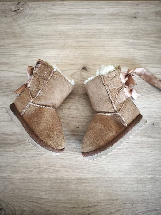 Ugg bebe mărimea 19