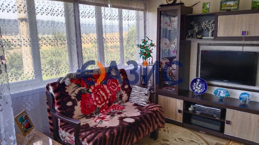 Двуетажна къща с парцел от 870 кв м В С. Вресово, Общ. Руен, обл.