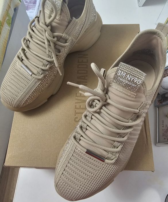Vând sneakers Steve Madden