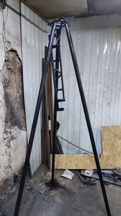 Продам триногу новую