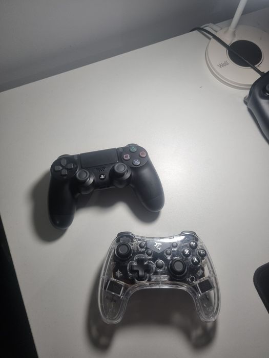 Ps 4 +2 manete + 3 jocuri