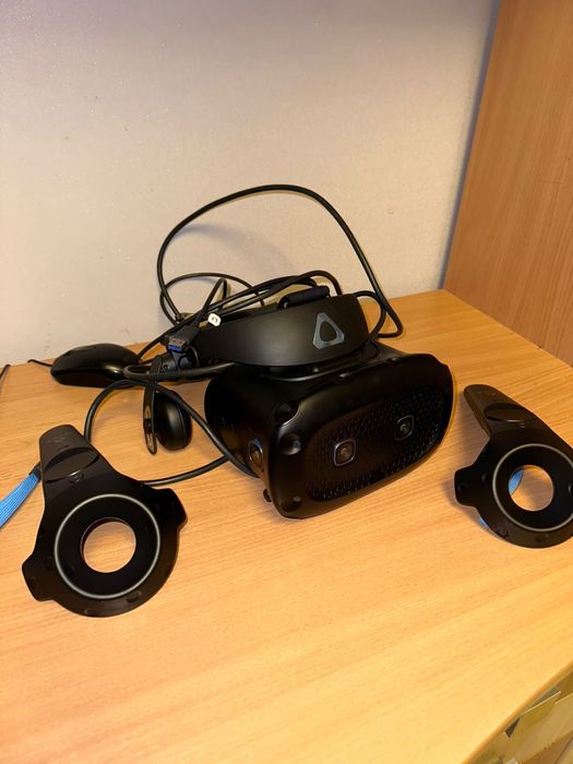 VR очки с джойстиками