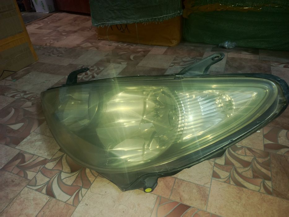 Toyota Estima 2004-05 фара левая