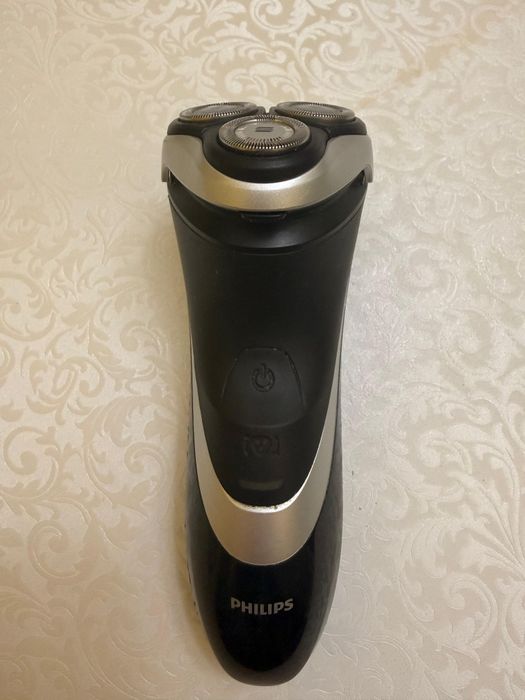 Электробритва Philips PT739 (б/у, в хорошем состоянии)