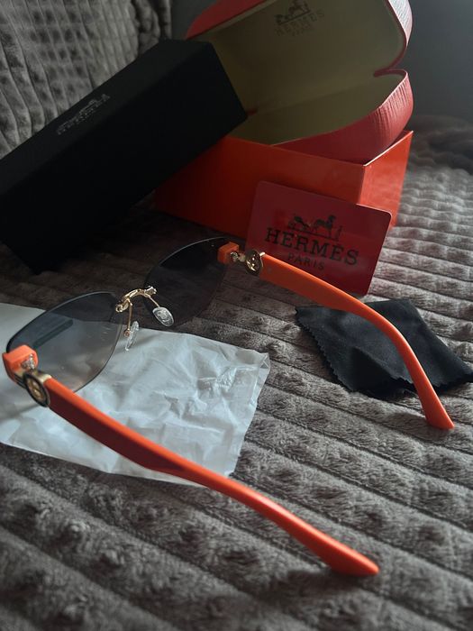 Очки солнцезащитные Hermes.