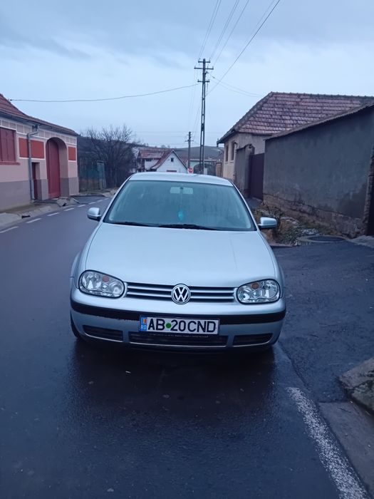 Vând Audi 1650 euro și golf 4 .1300  euro funcționale acte valabile