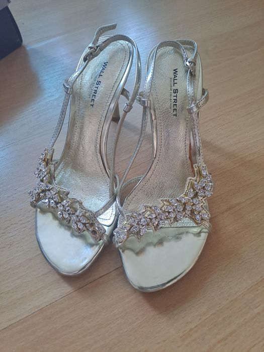Wall Street Exclusive невероятно красиви сандали с кристали в златисто