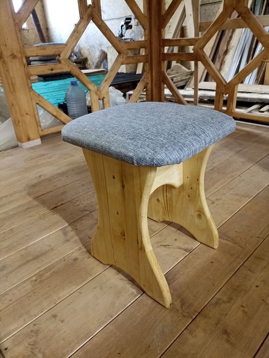 Табуретки из сосны
