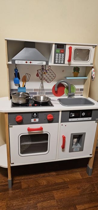 Bucatarie din lemn  pentru copii